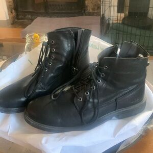 Men’s size 12 black UGG boots